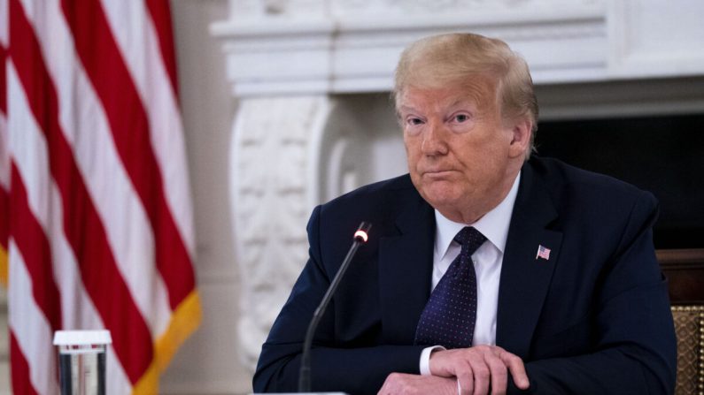Le président américain Donald Trump s'exprime lors d'une table ronde avec des représentants des forces de l'ordre dans la salle à manger de la Maison-Blanche, le 8 juin 2020. (Doug Mills-Pool/Getty Images)