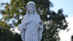 Une statue de la Vierge Marie décapitée dans une petite ville du Gard