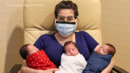 Une future maman du Texas donne naissance à des triplés juste après s’être remise du Covid-19