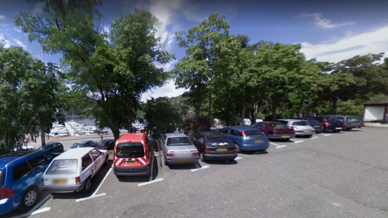 Le conducteur d'une Audi A3 n'a pas supporté que la place qu'il convoitait sur le parking de la base nautique de Saint-Victor-sur-Loire lui échappe. Crédit : Google Maps. 