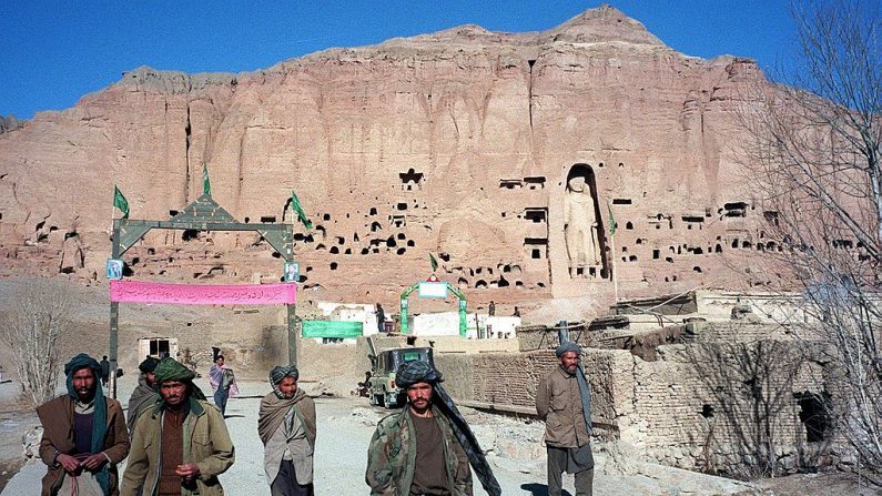 En 1997, les talibans avaient dynamité les Bouddhas de Bamiyan (JEAN-CLAUDE CHAPON/AFP via Getty Images)
