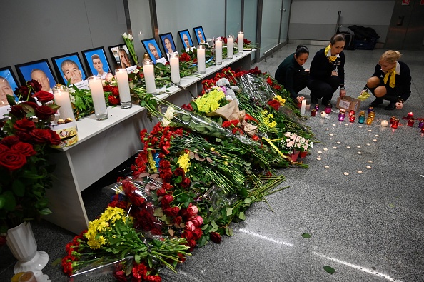 -Un avion de ligne ukrainien s'est écrasé peu de temps après le décollage de Téhéran mercredi tuant les 176 personnes à bord le 8 janvier 2020, dans une catastrophe frappant une région secouée par des tensions militaires accrues. Photo de Sergei SUPINSKY / AFP via Getty Images.