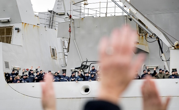 - La frégate de défense aérienne et de commandement HNLMS De Ruyter de la marine royale néerlandaise quitte son port de Den Helder pour le détroit d'Ormuz, le 28 janvier 2020. Photo par KOEN VAN WEEL / ANP / AFP via Getty Images.