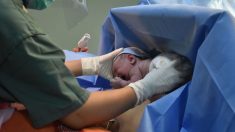 Vietnam : un bébé est né avec le stérilet de sa mère dans la main