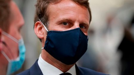 Emmanuel Macron annonce une « indemnité spécifique » pour les policiers travaillant la nuit