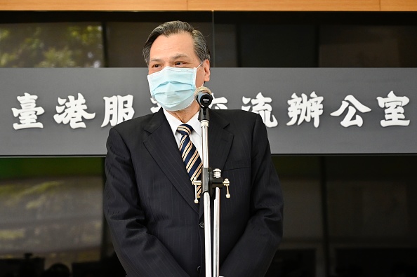 -Chen Ming-tong, ministre du Conseil des affaires continentales de Taiwan lors d'une cérémonie de lancement du bureau d'échanges et de services Taiwan-Hong Kong à Taipei le 1er juillet 2020. Photo de Sam Yeh / AFP via Getty Images.