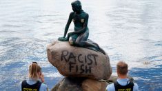 La Petite Sirène de Copenhague vandalisée avec un tag « Racist fish »