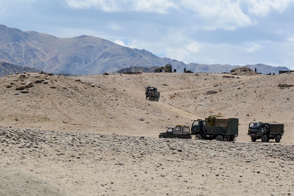 -Le personnel de l'armée indienne participe à un exercice militaire à Thikse dans le district de Leh du territoire de l'Union du Ladakh le 4 juillet 2020. Photo de MOHD ARHAAN ARCHER / AFP via Getty Images.