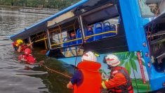 Chine: un bus plonge dans un lac, au moins 21 morts