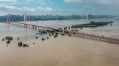 Les glissements de terrain détruisent des centaines de maisons dans les villages chinois ; on craint de nombreux morts