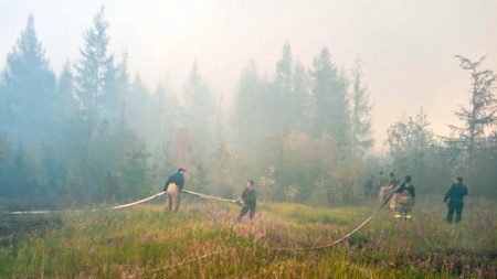 Feux de forêt en Sibérie: des villes russes étouffent sous la fumée