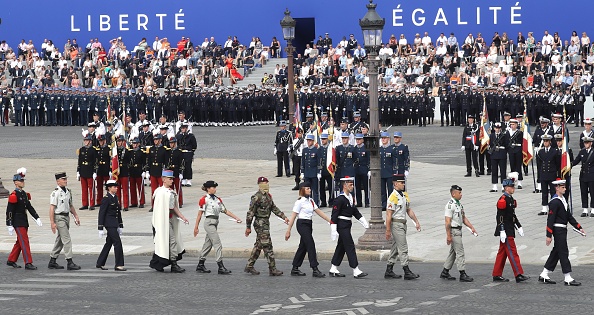 -Les troupes françaises participent à la cérémonie militaire annuelle du 14 juillet sur la place de la Concorde à Paris, le 14 juillet 2020. Photo de LUDOVIC MARIN / POOL / AFP via Getty Images.