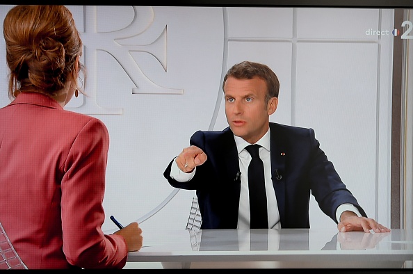  "La priorité de cet été, de la rentrée prochaine, c'est l'emploi", précise Emmanuel Macron sur le sujet de la réforme des retraites. (Photo : LUDOVIC MARIN/AFP via Getty Images)