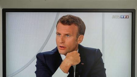 Macron en faveur d’une baisse « momentanée » des salaires plutôt que des licenciements et du chômage