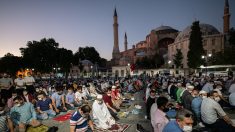 Turquie: prière inaugurale à Sainte-Sophie reconvertie en mosquée