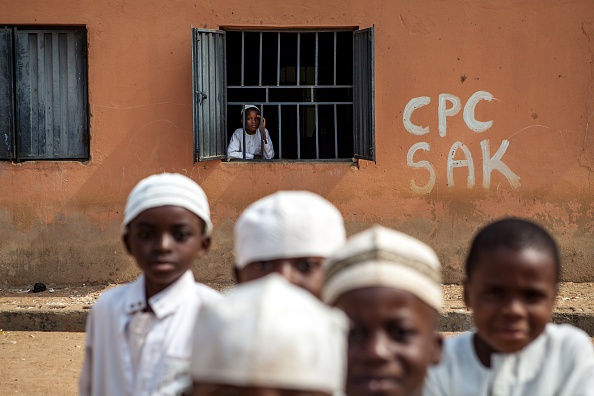 -Illustration- Des enfants retrouvés enfermés dans une école coranique présentaient des signes de maltraitance. Photo FLORIAN PLAUCHEUR / AFP via Getty Images.
