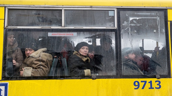 -Illustration- Un homme a pris le contrôle d'un bus avec une vingtaine de passagers à bord dans le centre de Loutsk, Ukraine. Photo VOLODYMYR SHUVAYEV / AFP via Getty Images.