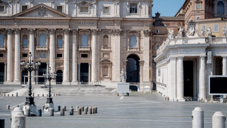 Vue générale de la place Saint-Pierre, dans la Cité du Vatican, le 12 avril 2020. (Antonio Masiello/Getty Images)