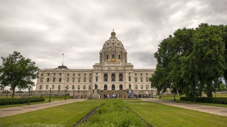 Vue de l'extérieur du Capitole de l'État du Minnesota, à Minneapolis, Minnesota, le 20 juin 2020. (Stephen Maturen/Getty Images)