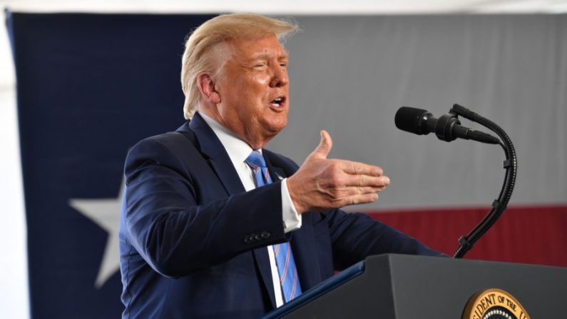 Le président américain Donald Trump s'exprime sur le rétablissement de la domination énergétique dans le bassin du Permien à Midland, Texas, le 29 juillet 2020. (Nicholas Kamm/AFP via Getty Images)
