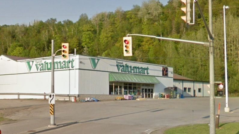 Avant le drame, l'homme a attaqué un employé du supermarché Valu-Mart qui lui avait proposé de porter un masque. (Capture d'écran/Google Maps)