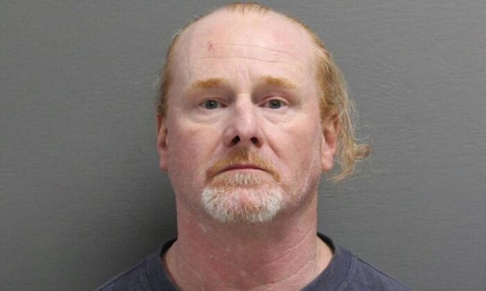 William Edward Miller Jr, 51 ans, de Great Falls, a plaidé coupable à un chef d'accusation d'abus sexuel sur des enfants et à un chef d'accusation de falsification non autorisée aux autorités. (Centre de détention du comté de Cascade) 
