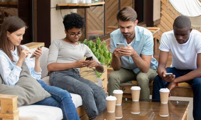 La proportion d'Américains qui possèdent un smartphone est passée de 35 % en 2011 à 81 % en 2019. (fizkes/Shutterstock)