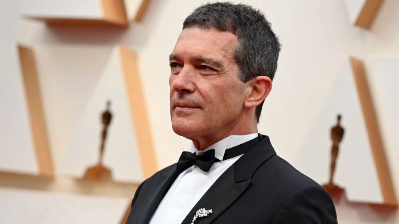 L'acteur Antonio Banderas arrive pour la 92e cérémonie des Oscars au Dolby Theatre à Hollywood, en Californie, le 9 février 2020 (Robyn Beck / AFP via Getty Images)