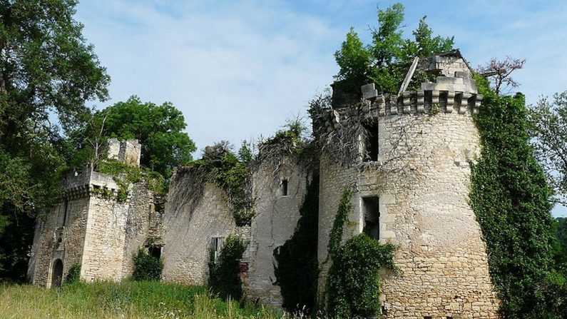 Les ruines du château de Marqueyssac, à Saint-Pantaly-d'Ans en Dordogne, en 2010. (Photo : Père Igor)