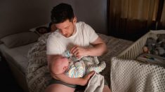 Un mari amer partage une leçon de vie : les pères qui se lèvent la nuit ne méritent pas d’être félicités