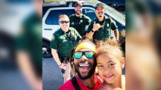 Un père afro-américain emmène sa fille rencontrer la police et lui apprend que « l’amour et la compassion ne laissent aucune place à la haine »