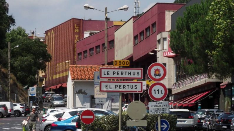 Vue générale d'une zone commerciale à Perthus, une petite ville à la frontière franco-espagnole  (Photo credit should read RAYMOND ROIG/AFP via Getty Images)