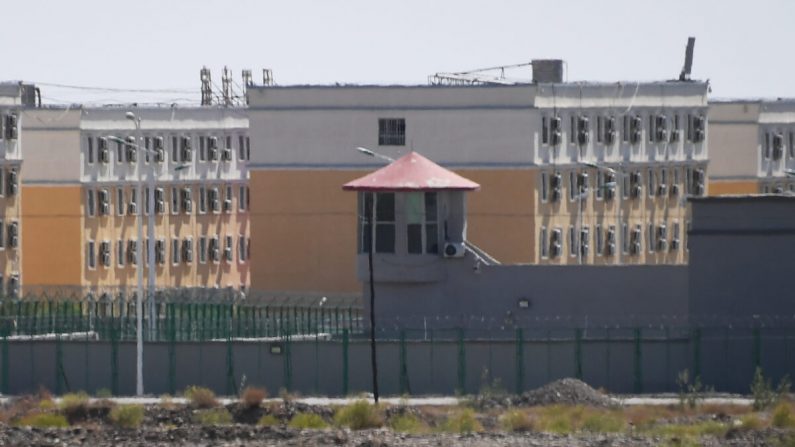 Bâtiments du centre de services de formation professionnelle Artux City, qui serait un camp de rééducation où sont détenues des minorités ethniques majoritairement musulmanes, au nord de Kashgar, dans la région du Xinjiang, au nord-ouest de la Chine, le 2 juin 2019. (Greg Baker/AFP via Getty Images)
