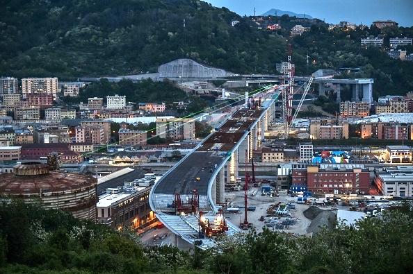 Le pont, conçu par l'architecte italien Renzo Piano, a été en construction sans interruption depuis le 25 juin 2019, après l'effondrement du viaduc de Morandi le 14 août 2018 qui a fait 43 morts.     (Photo : MARCO BERTORELLO/AFP via Getty Images)