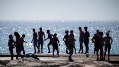 Marseille : touristes et fêtards s’amusent sans masque dans les rues malgré l’obligation – 130 CRS envoyés pour faire respecter le port du masque