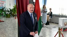 Election au Bélarus: face à face tendu entre l’inamovible Loukachenko et une opposante surprise