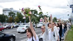 Bélarus: les chaînes humaines se multiplient dans Minsk contre la répression