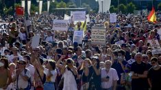 Un millier de manifestants anti-masque à Madrid pour protester contre le port obligatoire