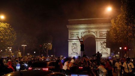 [Vidéos] Paris: 36 interpellations sur les Champs-Elysées après la victoire du PSG