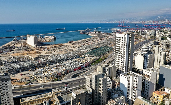 -Une vue aérienne des bâtiments de la zone Gemmayzeh de la capitale libanaise Beyrouth surplombant le port, endommagés par l'explosion qui a ravagé la ville début août. Photo par - / AFP via Getty Images.