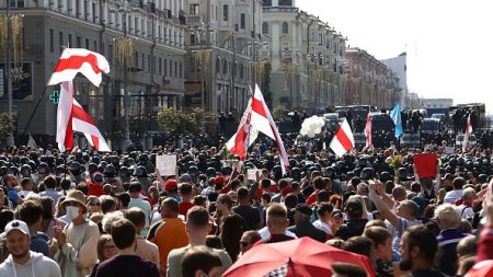 Bélarus : des dizaines d’arrestations lors de la grande manifestation de l’opposition