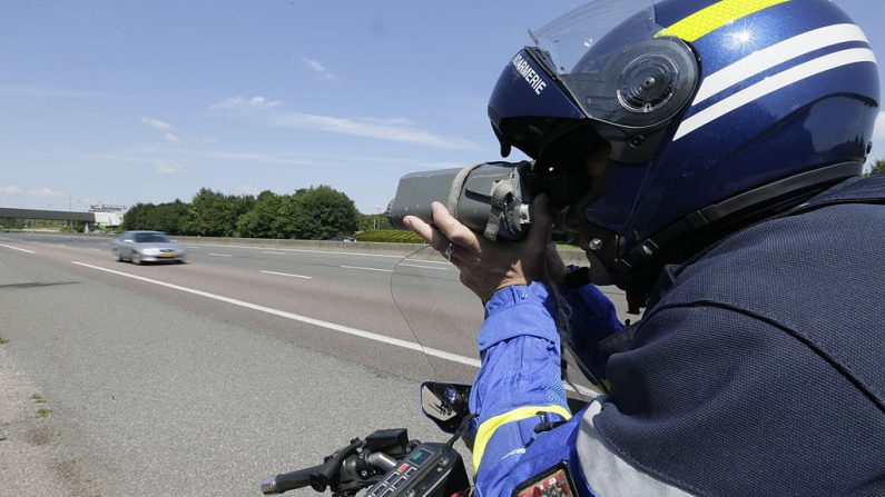 Un contrôle routier de gendarmerie (Credit photo KENZO TRIBOUILLARD/AFP via Getty Images)