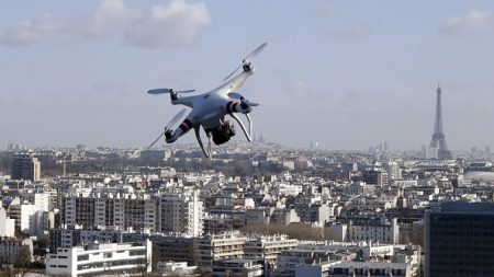 Gérald Darmanin veut pouvoir utiliser des drones pour identifier les casseurs