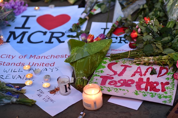 22 personnes dont des adolescents et un enfant ont été tuées lors de l'attentat terroriste du 22 mai 2017 au concert d'Ariana Grande à la Manchester Arena.   (Photo : BEN STANSALL/AFP via Getty Images)