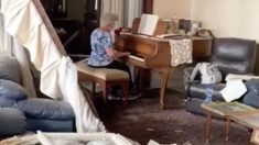 Une grand-mère joue « Ce n’est qu’un au revoir » sur un piano entouré des décombres de l’explosion de Beyrouth