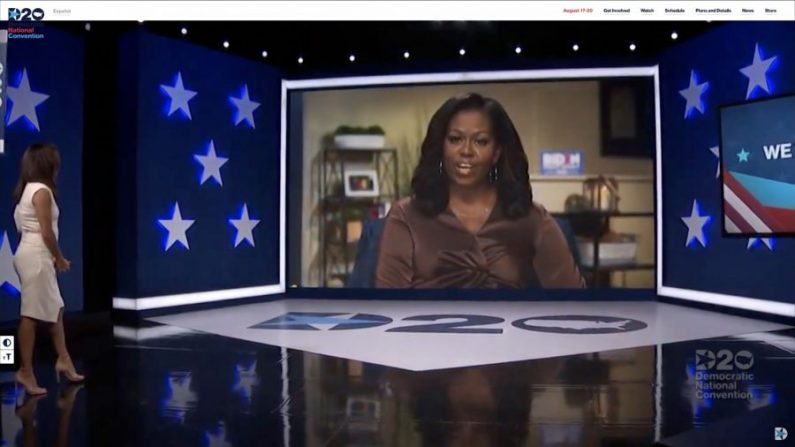 Dans cette capture d'écran tirée du flux de la Convention nationale démocrate 2020 du DNCC, l'actrice et activiste Eva Longoria (à gauche) présente l'ancienne première dame Michelle Obama qui s'adressera à la convention virtuelle le 17 août 2020. (DNCC via Getty Images) 