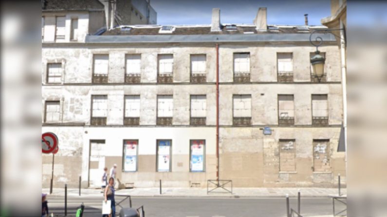 L'immeuble sur rue derrière lequel se cache la maison de campagne du 12, rue Oudinot et son vaste jardin a été muré il y a une trentaine d'années. Crédit : Google Maps 