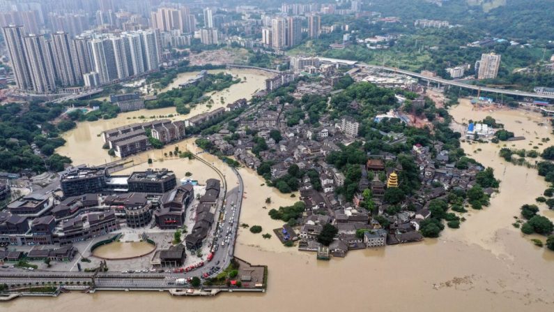 Une vue aérienne de la zone inondée dans le sud-ouest de la Chine, à Chongqing, le 19 août 2020. (STR/AFP via Getty Images)