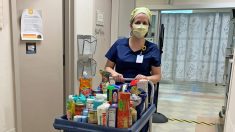 Une infirmière en soins intensifs crée un garde-manger gratuit à l’hôpital pour aider les travailleurs de la santé dans le besoin en pleine pandémie