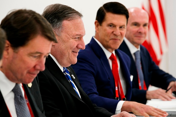 Keith Krach(3e de gauche), le sous-secrétaire d'État à la croissance économique, à l'énergie et à l'environnement  assiste à une réunion lors du sommet du G20 à Osaka le 28 juin 2019. (Photo : JACQUELYN MARTIN/AFP via Getty Images)